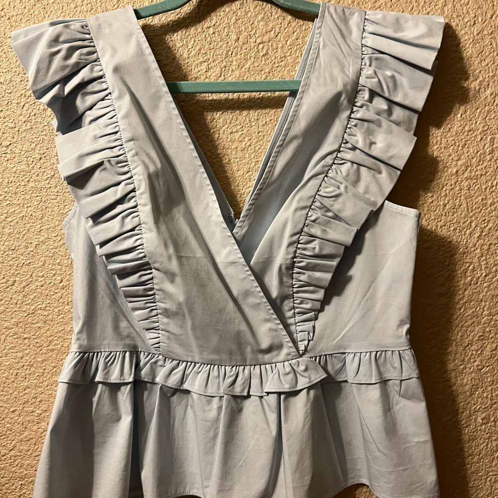 Cute top!! Like new!!